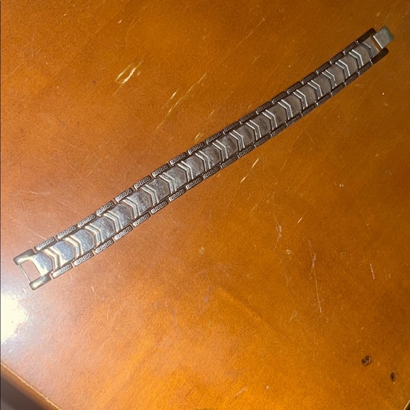 Silver Linked Jewelry Bracelet with Matte Finish - Picture 1 of 5